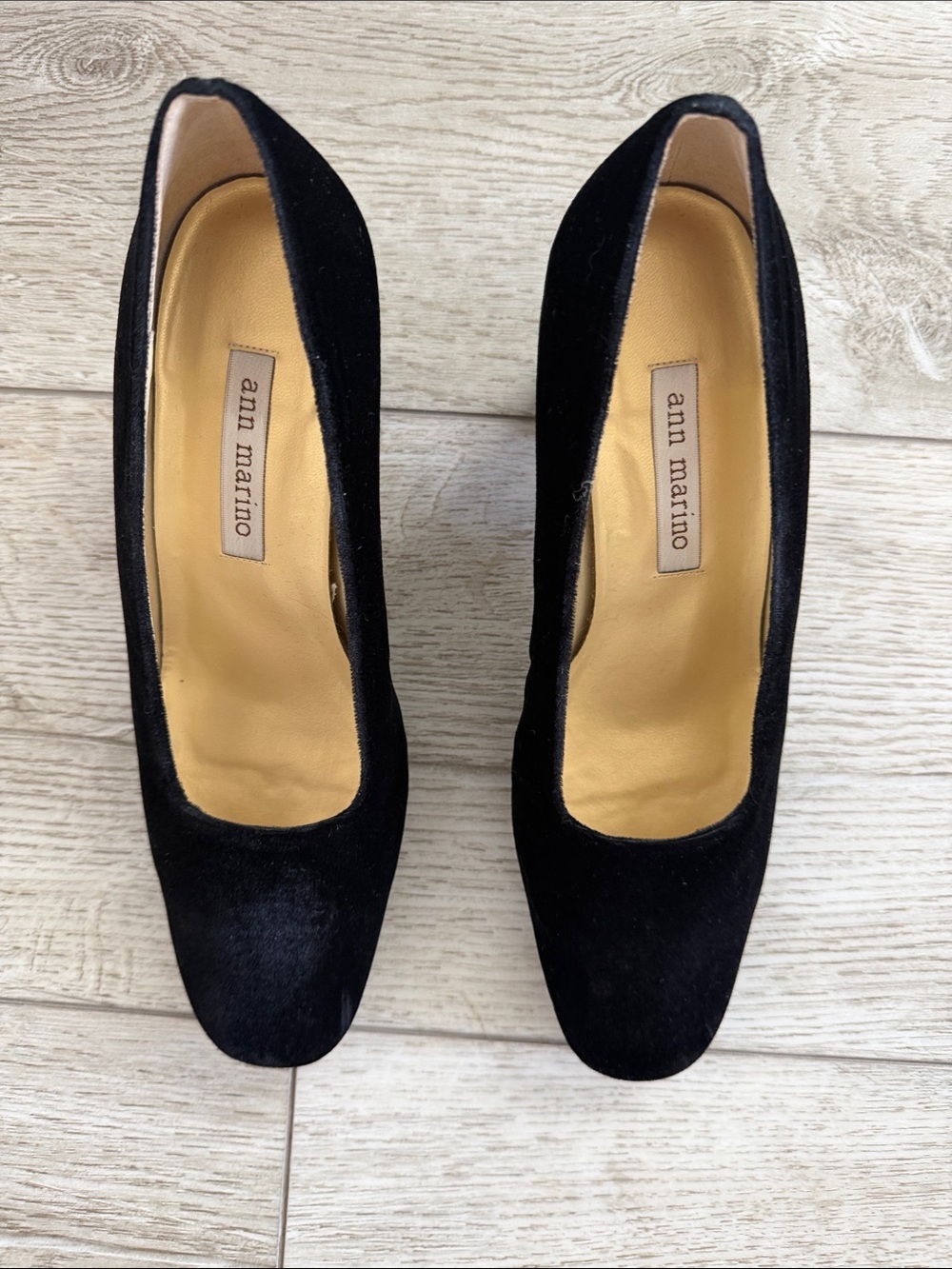Ann Marino Black Suede Rounded Toe Pumps